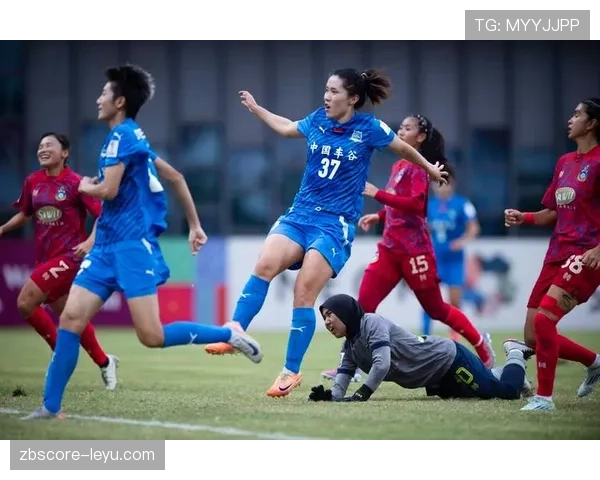 女足欧冠新星闪耀赛场，青年才俊助球队剑指冠军