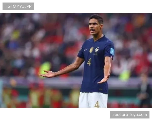 瓦拉内的防守表现持续提升,助力球队后防线稳定性增强 瓦拉内的防守表现持续提升,助力球队后防线稳定性增强